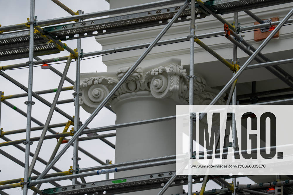 Work crews are removing the tarps and scaffolding that covered the White House North Portico in Washington, D.C. on September 5, 2026. The North Portico was renovated by President Trump over the last few months with fresh paint and repairs to the floors. Washington USA - ZUMAl312 20260905_znp_l312_008