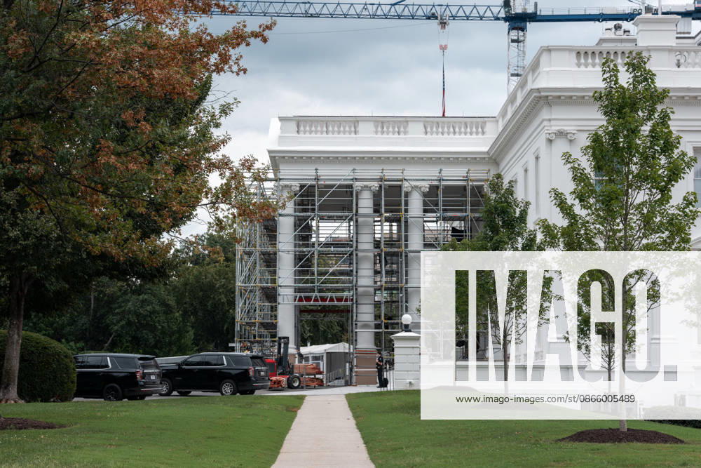 Work crews are removing the tarps and scaffolding that covered the White House North Portico in Washington, D.C. on September 5, 2026. The North Portico was renovated by President Trump over the last few months with fresh paint and repairs to the floors. Washington USA - ZUMAl312 20260905_znp_l312_017