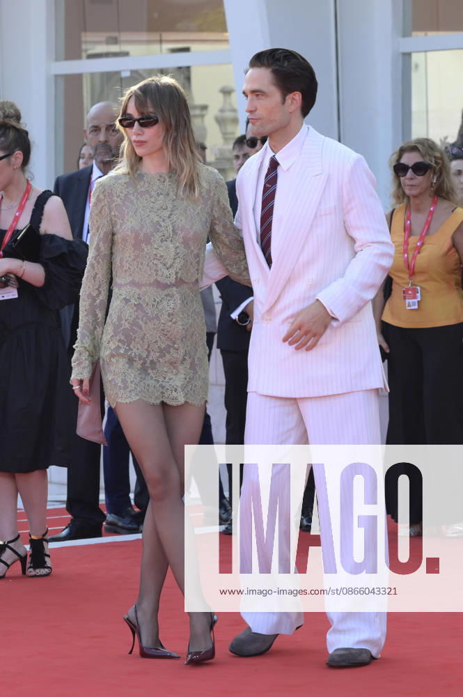 Suki Waterhouse and Robert Pattinson at the premiere of the film *Primetime* at the 2023 Venice Biennale—the 83rd Venice International Film Festival—at the Palazzo del Cinema in Venice, September 5, 2026 Foto:xA.xM.xTinghinox xFuturexImagex primetime_6738