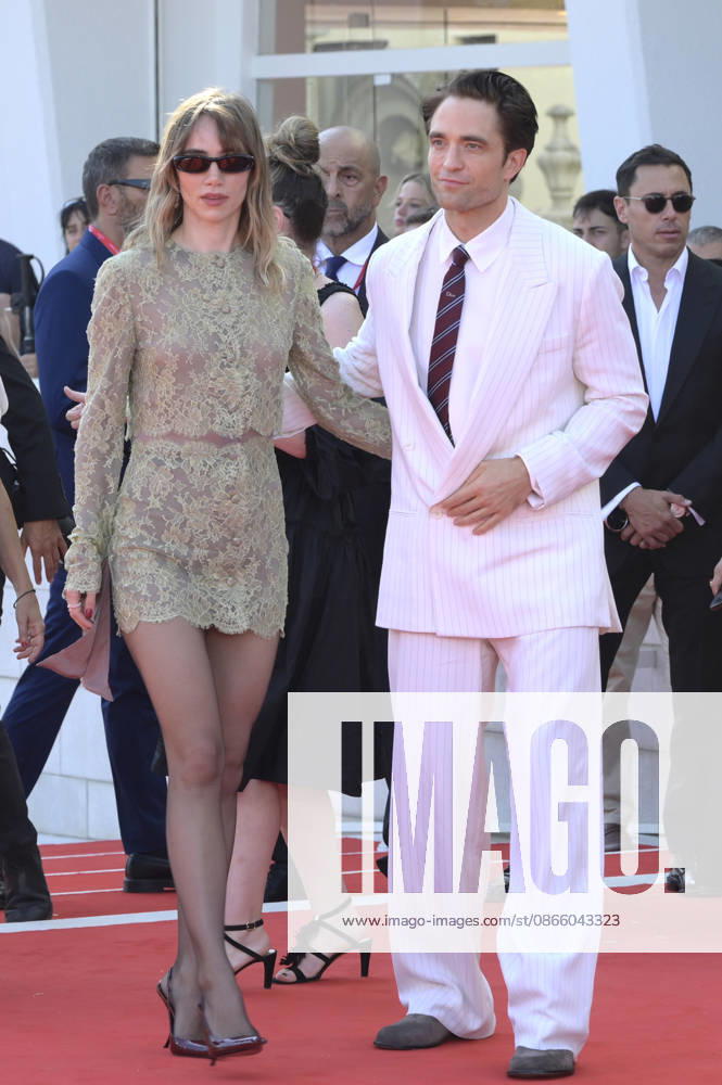 Suki Waterhouse and Robert Pattinson at the premiere of the film *Primetime* at the 2023 Venice Biennale—the 83rd Venice International Film Festival—at the Palazzo del Cinema in Venice, September 5, 2026 Foto:xA.xM.xTinghinox xFuturexImagex primetime_6740