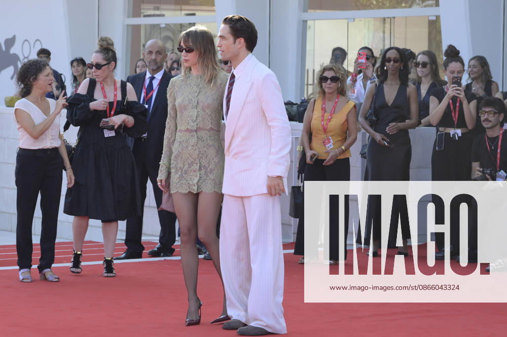 Suki Waterhouse and Robert Pattinson at the premiere of the film *Primetime* at the 2023 Venice Biennale—the 83rd Venice International Film Festival—at the Palazzo del Cinema in Venice, September 5, 2026 Foto:xA.xM.xTinghinox xFuturexImagex primetime_6741