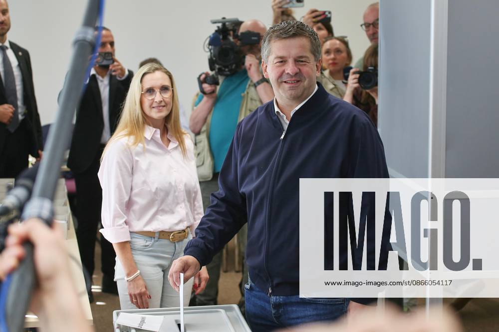 AWO Saxony-Anhalt State Association Voting in the state election at the polling place Saxony-Anhalt’s Minister-President Sven Schulze, CDU, and his wife Kati
