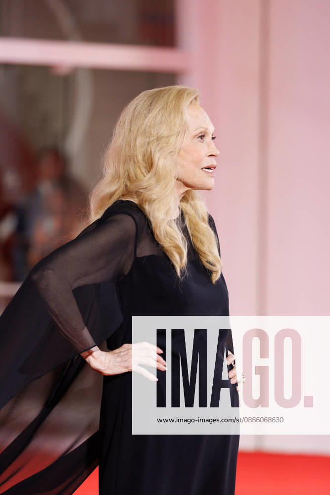 News - Kineo Award Red Carpet - The 83rd Venice International Film Festival VENICE, ITALY - SEPTEMBER 05: Faye Dunaway attends the Kineo Award Red Carpet during the 83rd Venice International Film Festival at Sala Grande on September 05, 2026 in Venice, Italy. Photo: Cinzia Camela. Lido di Venezia Palazzo del Cinema Italy