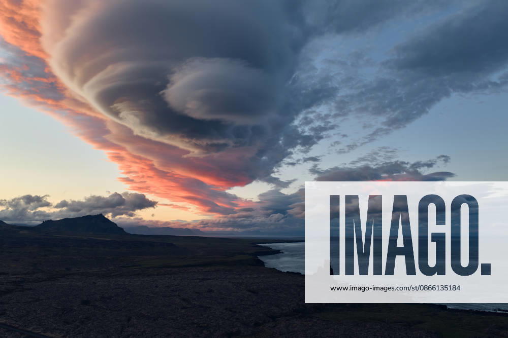 Lenticular clouds glow at sunset over Icelandic coast Malarrif, Vesturland, Iceland CR_OSBJ260902-2109755-01 ,model released, Symbolfoto ,property released