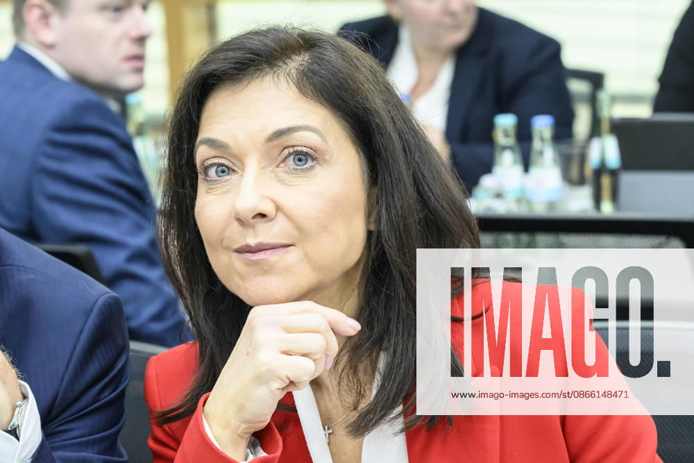 Pictured, from left: Katherina Reiche, Federal Minister of Economic Affairs and Energy of the Federal Republic of Germany, GER, Berlin, Federal Executive Board meeting, opening photos, September 7, 2026,