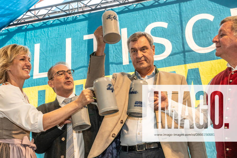Markus Söder, Minister-President of Bavaria, CSU, and Alexander Dobrindt, Federal Minister of the Interior, toast the audience with a