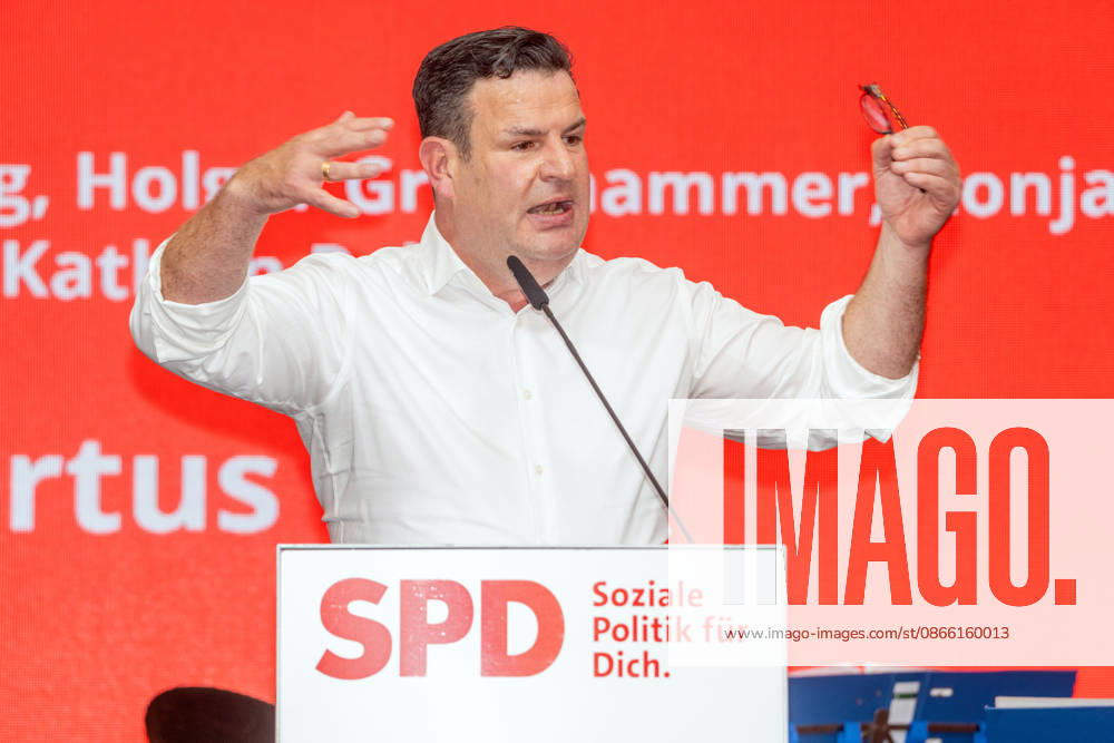 Hubertus Heil, SPD, former Minister of Labor, Member of the Bundestag, at the SPD’s traditional political morning get-together at the Gillamoos folk festival in Abensberg, September 7, 2026, Germany, Abensberg, September 7, 2026, Hubertus Heil, SPD, former Minister of Labor, Member of the Bundestag (MdB), speech at the SPD’s traditional political morning beer gathering