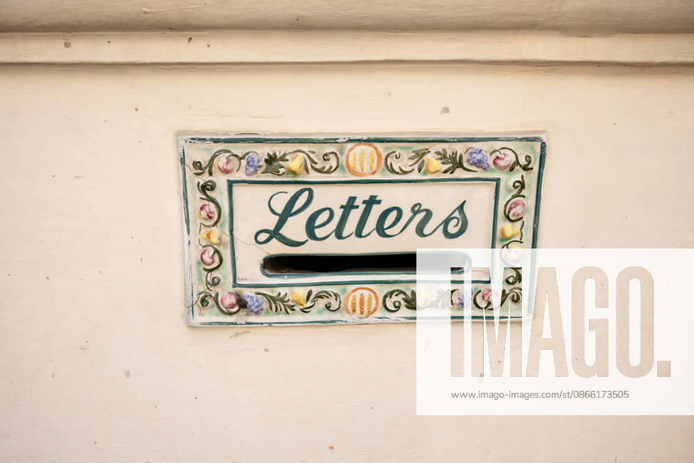 Ornate hand painted ceramic letter mail slot Rabat, Western Region, Malta R_MCKJ260902-2105782-01 ,model released, Symbolfoto ,property released