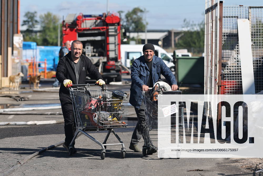 RUSSIA, MARIUPOL - SEPTEMBER 7, 2026: Local men are seen outside the Galaktika shopping centre damaged in a Ukrainain drone attack. Dmitry Yagodkin TASS 97290980
