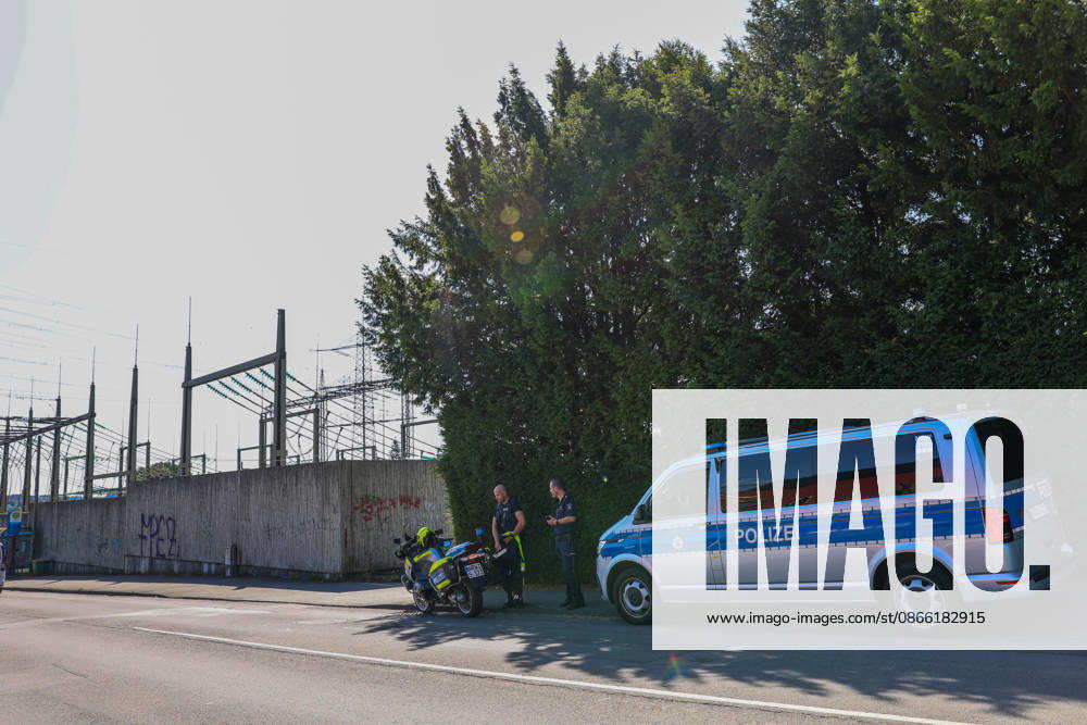 Verdächtiger Mann an Umspannwerk in Wuppertal-Ronsdorf entdeckt Aufmerksamen Zeugen fiel am Montagmorgen (07.09.2026) gegen 10:50 Uhr ein Mann mit Rucksack auf, welcher sich an einem Umspannwerk an der Lüttringhauser Straße in Wuppertal-Ronsdorf verdächtig verhielt. Nachdem er auf die Zeugen aufmerksam wurde, flüchtete er in ein angrenzendes Waldgebiet auf Remscheider Stadtgebiet, die Polizei löste aufgrund der aktuell angespannten Lage umgehend Großalarm aus. Kräfte aus Wuppertal und Remscheid umstellten das Waldgebiet und forderten weitere Kräfte zur Unterstützung an, daher kam auch eine Einsatzhundertschaft aus Dortmund zum Einsatz um den Wald zu durchsuchen. Neben zwei Polizeihubschraubern kam auch eine Drohne der Polizei zu