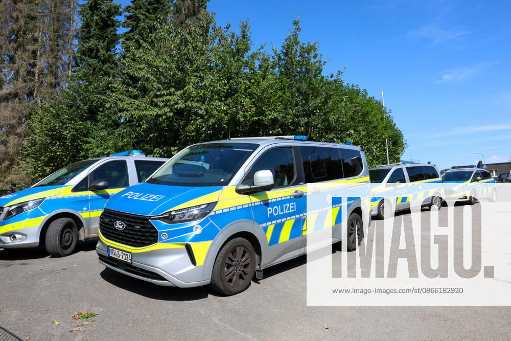 Verdächtiger Mann an Umspannwerk in Wuppertal-Ronsdorf entdeckt Aufmerksamen Zeugen fiel am Montagmorgen (07.09.2026) gegen 10:50 Uhr ein Mann mit Rucksack auf, welcher sich an einem Umspannwerk an der Lüttringhauser Straße in Wuppertal-Ronsdorf verdächtig verhielt. Nachdem er auf die Zeugen aufmerksam wurde, flüchtete er in ein angrenzendes Waldgebiet auf Remscheider Stadtgebiet, die Polizei löste aufgrund der aktuell angespannten Lage umgehend Großalarm aus. Kräfte aus Wuppertal und Remscheid umstellten das Waldgebiet und forderten weitere Kräfte zur Unterstützung an, daher kam auch eine Einsatzhundertschaft aus Dortmund zum Einsatz um den Wald zu durchsuchen. Neben zwei Polizeihubschraubern kam auch eine Drohne der Polizei zu