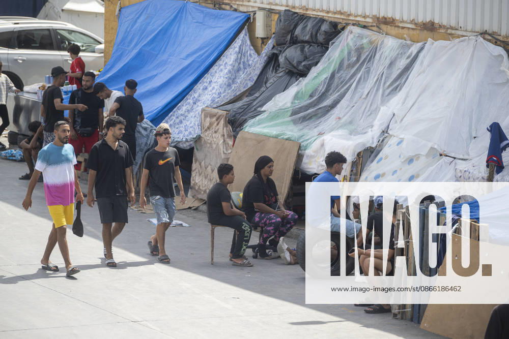 Migration Situation in the Tarajal Warehouses in Ceuta: Migrants living in one of the Tarajal warehouses, as of September 7, 2026, in Ceuta, Spain. The government has taken control of the port of Ceuta to provide humanitarian assistance to migrants in tents and other spaces. Specifically, the department led by Óscar Puente authorizes the Secretary of State for Migration to temporarily use an area of 16,000 square meters of public port land. SEPTEMBER 7, 2026 Ceuta, Spain
