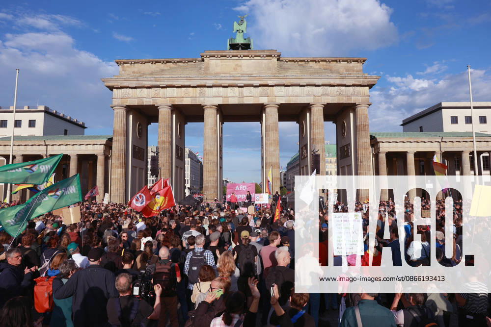 Rally with the slogan Time to Act: Stop the AfD in front of the Brandenburg Gate, Platz des 18. März, in Berlin. Photo taken on September 7, 2026. The rally was organized by the campaign group Campact and Fridays for Future in response to the AfD’s victory in yesterday’s