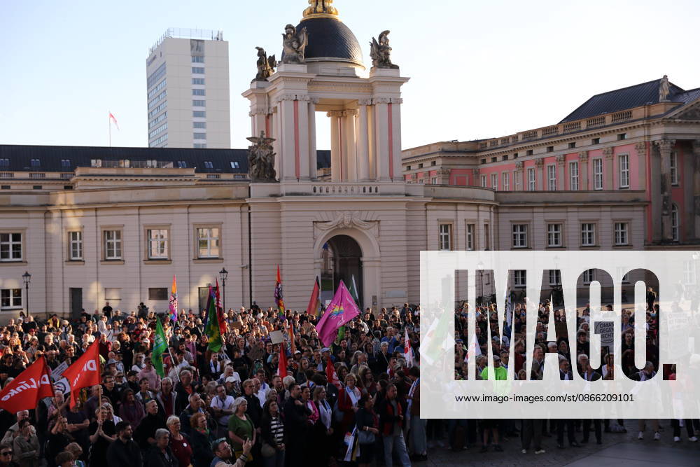 Protesters at the state parliament during a rally against the Alternative for Germany (AfD) party following its victory in the state election in Saxony-Anhalt, Alter Markt, Potsdam, September 7, 2026 Rally against the AfD in Potsdam