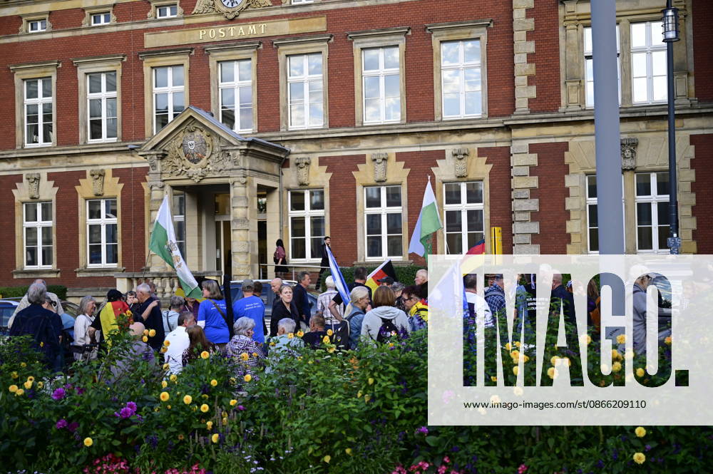 The traditional Monday demonstration in Görlitz, with today’s slogan 1,000 for Görlitz: Together, Peacefully, Visibly, aims to reach the milestone of 1,000 participants at Postplatz. Background: The weekly Monday demonstrations in Görlitz are held under slogans calling for peace, freedom, and