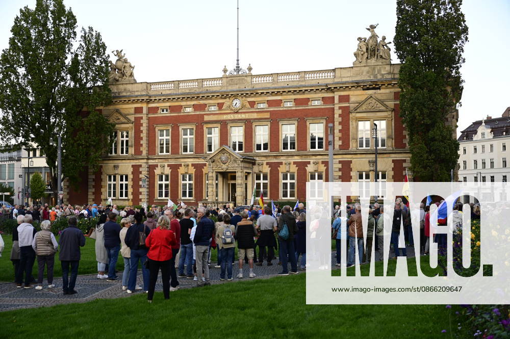 The traditional Monday demonstration in Görlitz, held today under the slogan 1,000 for Görlitz: Together, Peacefully, Visibly, with the stated goal of reaching the milestone of 1,000 participants on Postplatz. Background: The weekly Monday demonstrations in Görlitz are held under slogans call