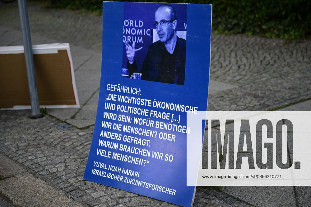 The traditional Monday demonstration in Görlitz, held today under the slogan 1,000 for Görlitz: Together, Peacefully, Visibly, with the stated goal of reaching the milestone of 1,000 participants at Postplatz. Background: The weekly Monday demonstrations in Görlitz are held under slogans call