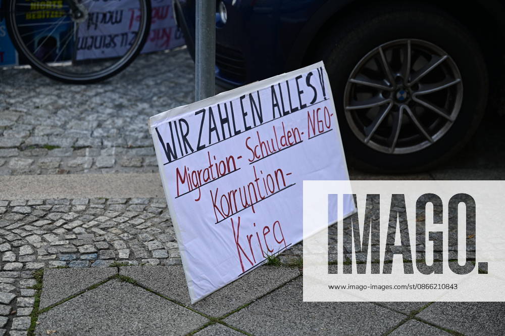 The traditional Monday demonstration in Görlitz, held today under the slogan 1,000 for Görlitz: Together, Peacefully, Visibly, with the stated goal of reaching the 1,000-participant mark at Postplatz. Background: The weekly Monday demonstrations in Görlitz are held under slogans calling for