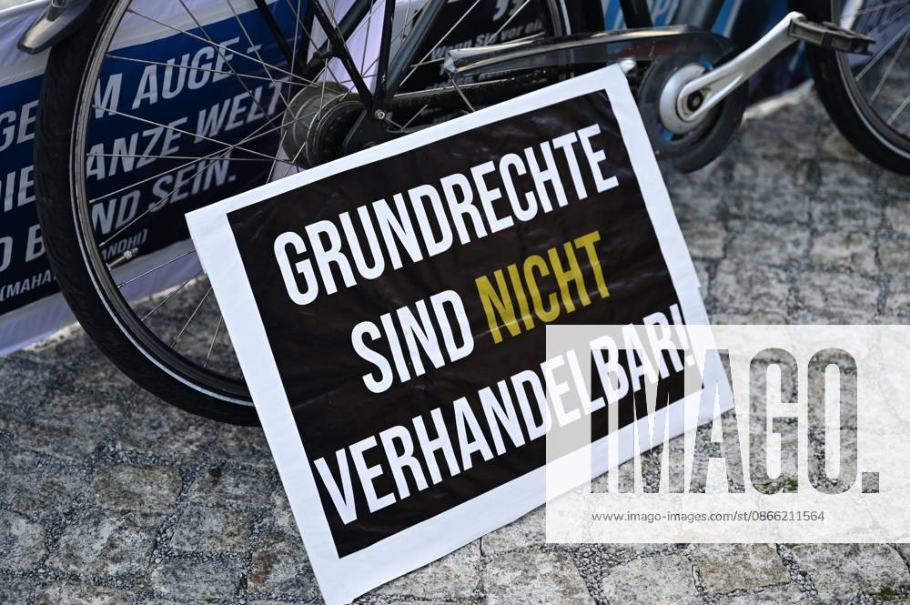 The traditional Monday demonstration in Görlitz, held today under the slogan 1,000 for Görlitz: Together, Peacefully, Visibly, with the stated goal of reaching the milestone of 1,000 participants at Postplatz. Background: The weekly Monday demonstrations in Görlitz are held under slogans call