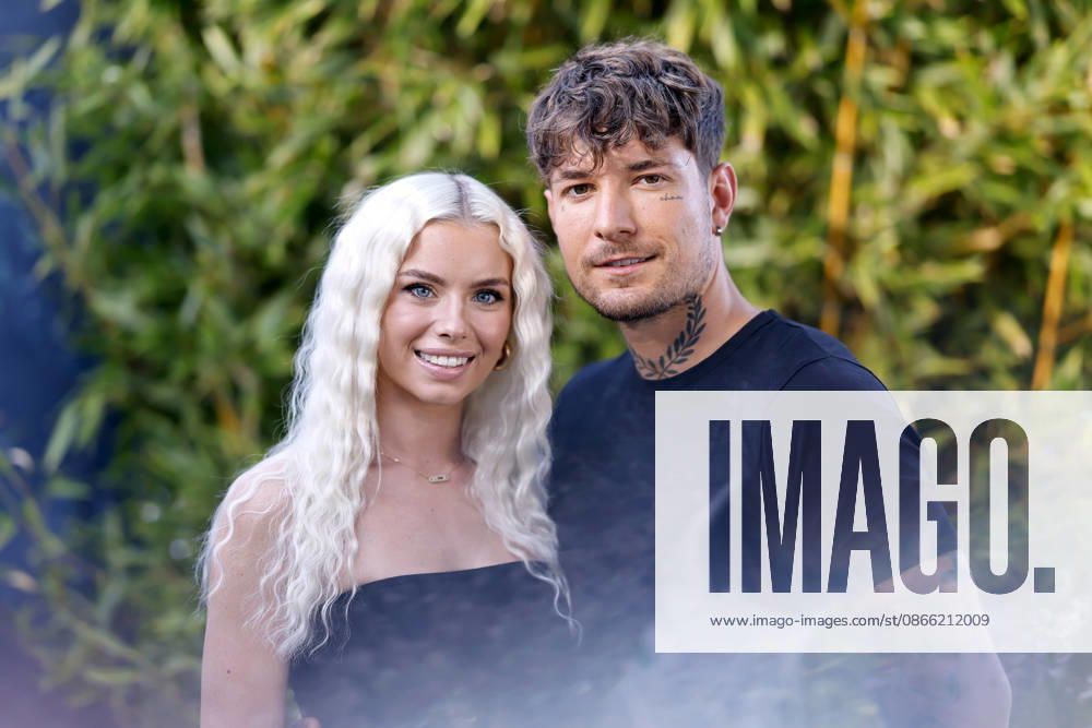 Influencer Kim Schiele, her sister Kim, and her partner, fitness influencer Willi Banner (Willi Willwohl), on the green carpet at the premiere of the JOYN series *Surviving Amazonas* at the Cologne Boat House, Cologne, September 7, 2026, North Rhine-Westphalia, Germany