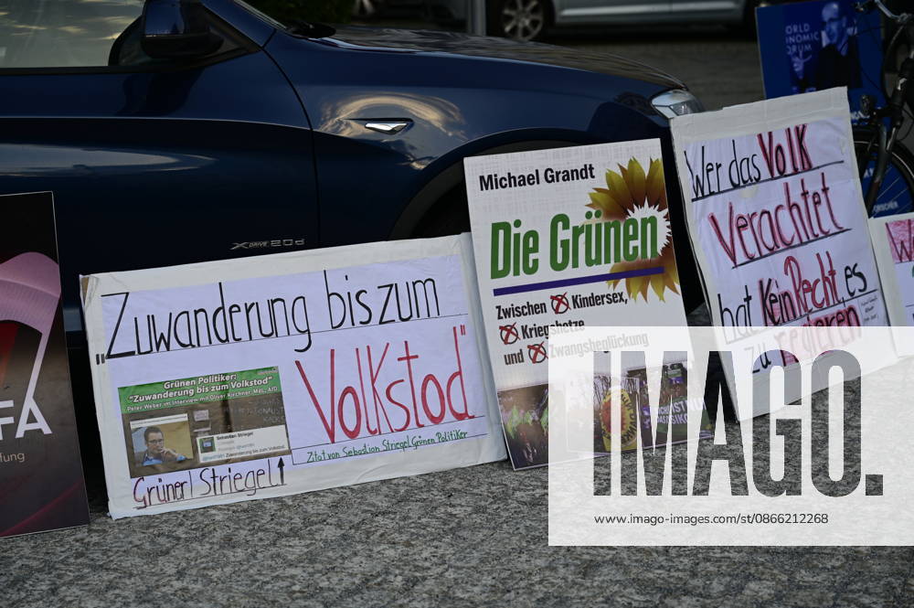 The traditional Monday demonstration in Görlitz, held today under the slogan 1,000 for Görlitz: Together, Peacefully, Visibly, with the stated goal of reaching the milestone of 1,000 participants at Postplatz. Background: The weekly Monday demonstrations in Görlitz are held under slogans call
