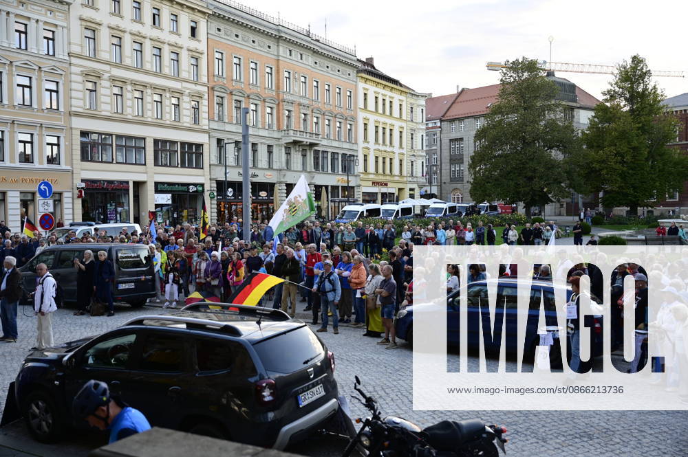 The traditional Monday demonstration in Görlitz, held today under the slogan 1,000 for Görlitz: Together, Peacefully, Visibly, with the stated goal of reaching the milestone of 1,000 participants at Postplatz. Background: The weekly Monday demonstrations in Görlitz are held under slogans call