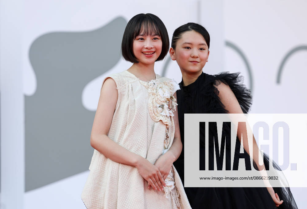 (260907) -- VENICE, Sept. 7, 2026 -- Japanese actress Fuuri Nanase (L) and Rokka Okada of the film Look Back pose at the red carpet before the premiere of the film during the 83rd Venice International Film Festival in Venice, Italy, Sept. 7, 2026. ) ITALY-VENICE-FILM FESTIVAL-LOOK BACK-PREMIERE WangxKaiyan
