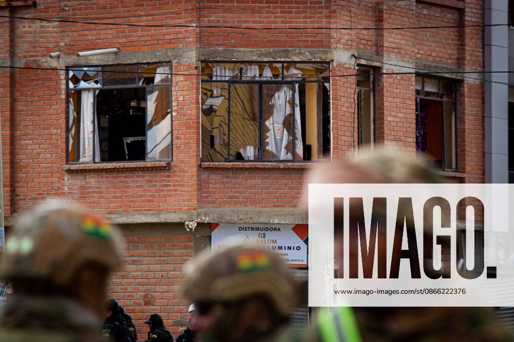 Homes Damaged After Deadly Military Base Explosions in Viacha VIACHA, BOLIVIA SEPTEMBER 7, 2026: Damage is seen to homes near the RAM-2 Bolivar? Mechanized Artillery Regiment, three days after explosions at the military installation in Viacha, near La Paz. The blast wave shattered windows and damaged walls and roofs in surrounding residential areas as rescue teams continued searching the site for missing people. Vincha Bolivia