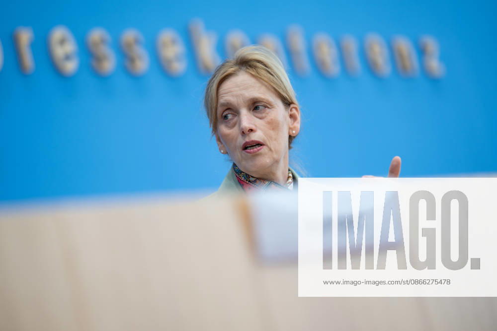 Karin Prien, Federal Minister of Education, Family, Senior Citizens, Women, and Youth, presents the results of the 2025 PISA study at the Federal Press Conference in Berlin. Release of the results of the 2025 PISA study, Berlin, Germany, at the Federal Press Conference Building