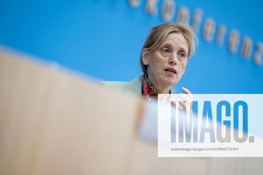 Karin Prien, Federal Minister of Education, Family, Senior Citizens, Women, and Youth, presents the results of the 2025 PISA study at the Federal Press Conference in Berlin. Publication of the results of the 2025 PISA study, Berlin, Germany, at the Federal Press Conference Building.