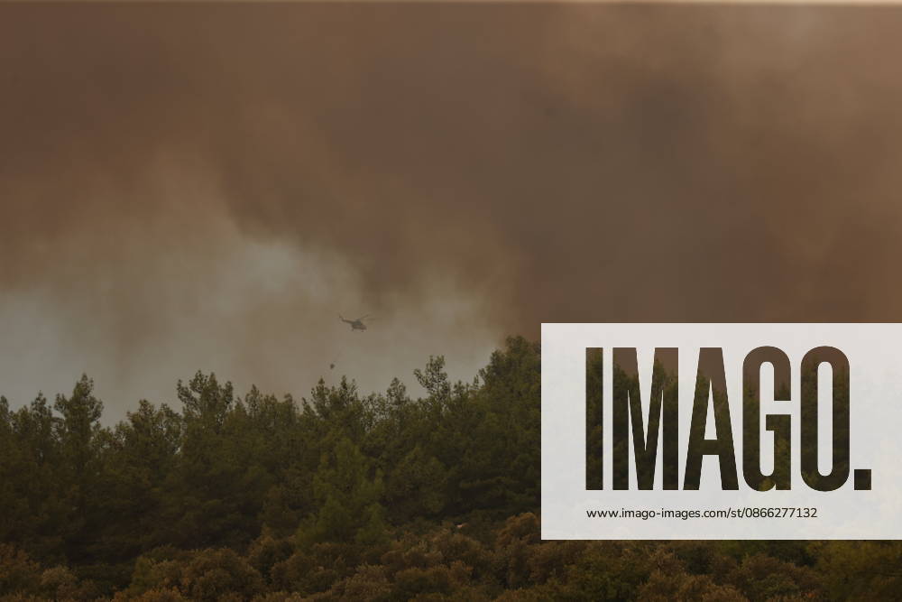 Wildfire breaks out in forested areas of Aksu and Kepez in Antalya ANTALYA, TURKIYE - SEPTEMBER 8: Firefighting teams battle a widespread wildfire spreading across forested areas in the Aksu and Kepez districts of Antalya, Turkiye, on September 8, 2026. Emergency crews deployed aircraft, water tenders, and ground personnel to conduct coordinated air and land containment operations as flames advanced rapidly through wooded terrain in the evening hours. Suleyman Elcin Anadolu Antalya Turkey. Editorial use only. Please get in touch for any other usage.