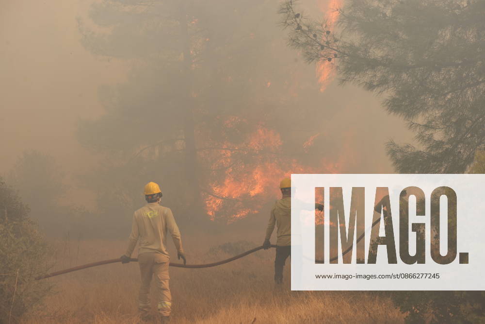 Wildfire breaks out in forested areas of Aksu and Kepez in Antalya ANTALYA, TURKIYE - SEPTEMBER 8: Firefighting teams battle a widespread wildfire spreading across forested areas in the Aksu and Kepez districts of Antalya, Turkiye, on September 8, 2026. Emergency crews deployed aircraft, water tenders, and ground personnel to conduct coordinated air and land containment operations as flames advanced rapidly through wooded terrain in the evening hours. Suleyman Elcin Anadolu Antalya Turkey. Editorial use only. Please get in touch for any other usage.