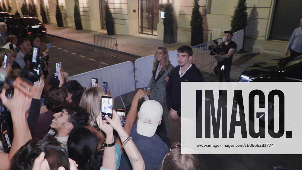 Celine Dion Steals the Show for The Crowd of Fans Gathered Outside Her Hotel - Paris Videograbs - Canadian singer Celine Dion greets, sings, and poses for selfies with hundreds of fans gathered every evening outside her hotel ahead of her 16-date historic residency at Paris La Défense Arena. Paris, France, September 8, 2026. Videograbs by CLPRESS ABACAPRESS.COM Paris Ile-de-France France