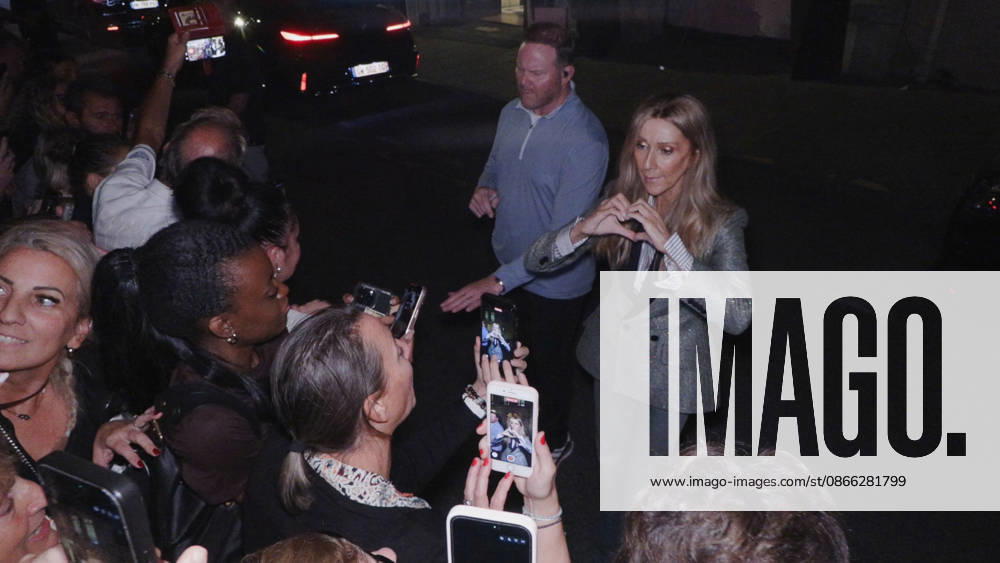 Celine Dion Steals the Show for The Crowd of Fans Gathered Outside Her Hotel - Paris Videograbs - Canadian singer Celine Dion greets, sings, and poses for selfies with hundreds of fans gathered every evening outside her hotel ahead of her 16-date historic residency at Paris La Défense Arena. Paris, France, September 8, 2026. Videograbs by CLPRESS ABACAPRESS.COM Paris Ile-de-France France