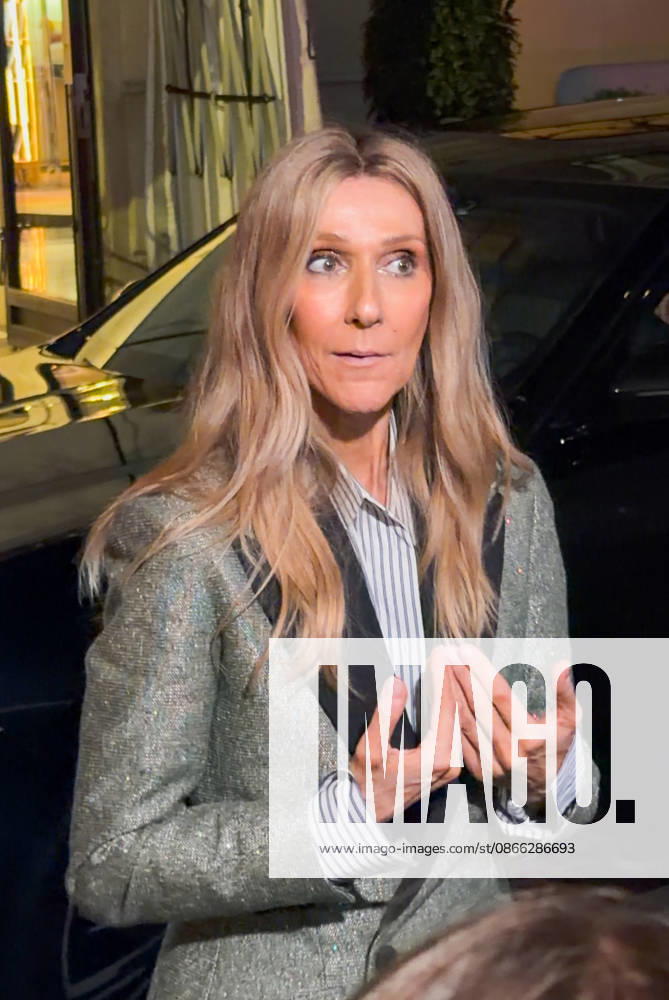 Céline Dion, returning from an intense rehearsal session, takes the time to greet her fans in front of the Royal Monceau hotel in Paris on September 7, 2026. Lea Vieillot, Bestimage. Céline Dion, back from an intense rehearsal session, takes the time to greet her fans in front of the Royal Monceau hotel in Paris on September 7, 2026 Paris, France