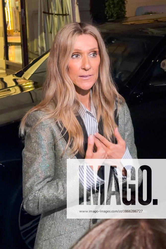 Céline Dion, returning from an intense rehearsal session, takes the time to greet her fans in front of the Royal Monceau hotel in Paris on September 7, 2026. Lea Vieillot, Bestimage. Céline Dion, back from an intense rehearsal session, takes the time to greet her fans in front of the Royal Monceau Hotel in Paris on September 7, 2026, Paris, France