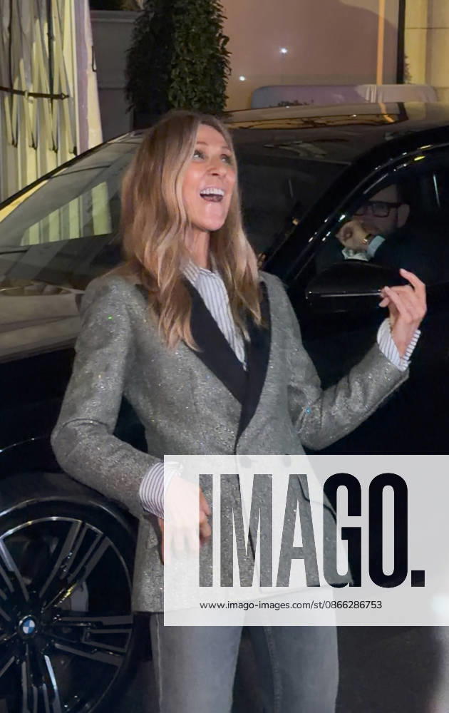 Céline Dion, returning from an intense rehearsal session, takes the time to greet her fans in front of the Royal Monceau Hotel in Paris on September 7, 2026. Lea Vieillot, Bestimage. Céline Dion, back from an intense rehearsal session, takes the time to greet her fans in front of the Royal Monceau hotel in Paris on September 7, 2026, Paris, France