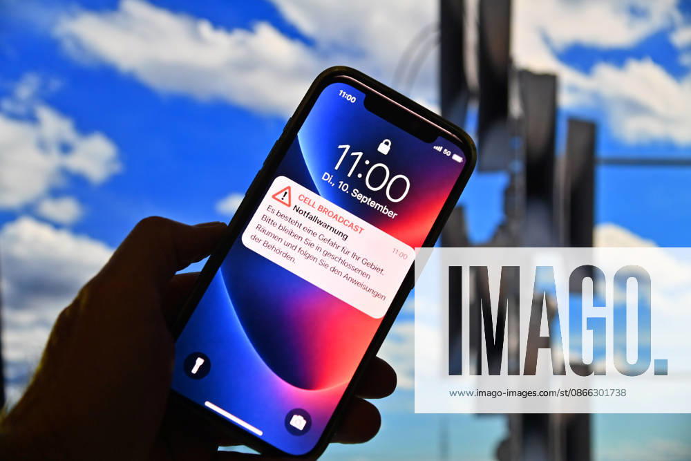 National Warning Day on September 10, 2026: Cell Broadcast Triggered At exactly 11:00 a.m., a smartphone displays a cell broadcast emergency alert on the lock screen in observance of National Warning Day on September 10.