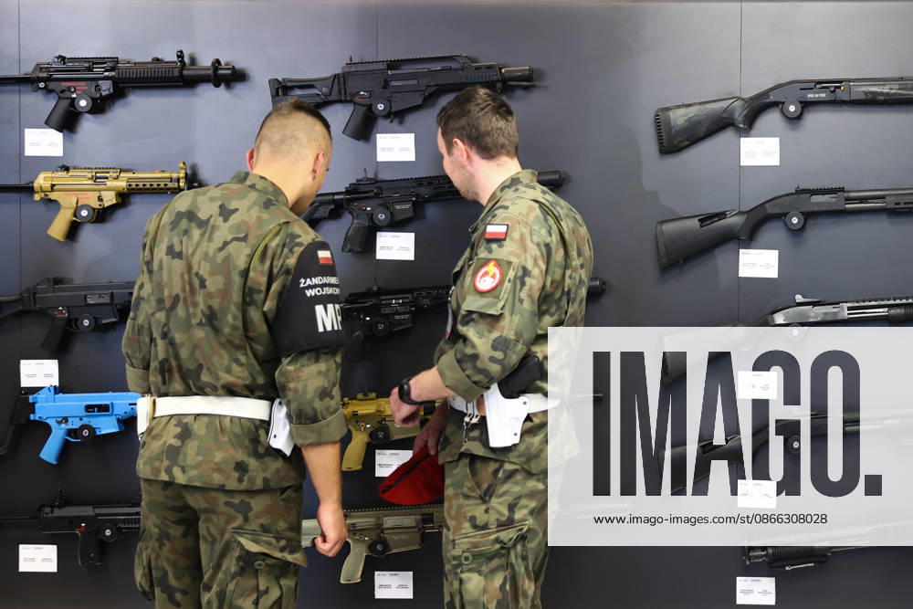34th International Defence Industry Exhibition in Poland KIELCE, POLAND - SEPTEMBER 8: Visitors look at guns during the 34th International Defence Industry Exhibition (MSPO) in Kielce, Poland, on September 8, 2026. Jakub Porzycki Anadolu Kielce Poland. Editorial use only. Please get in touch for any other usage.