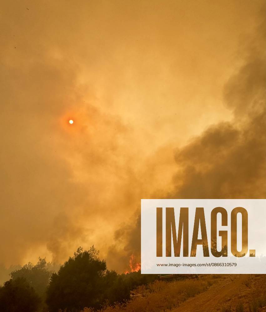 Firefighting continues against forest fire in Antalya ANTALYA, TURKIYE - SEPTEMBER 8: Firefighting teams work from the air and ground to extinguish a forest fire that broke out in the Aksu and Kepez districts and spread across a wide area in Antalya, Turkiye, on September 8, 2026. Ayse Yildiz Anadolu Antalya Turkey. Editorial use only. Please get in touch for any other usage.