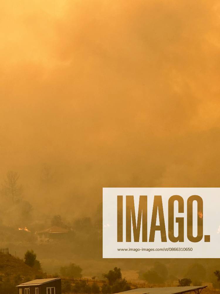 Firefighting continues against forest fire in Antalya ANTALYA, TURKIYE - SEPTEMBER 8: Firefighting teams work from the air and ground to extinguish a forest fire that broke out in the Aksu and Kepez districts and spread across a wide area in Antalya, Turkiye, on September 8, 2026. Ayse Yildiz Anadolu Antalya Turkey. Editorial use only. Please get in touch for any other usage.