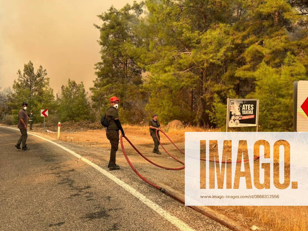 Firefighting continues against forest fire in Antalya ANTALYA, TURKIYE - SEPTEMBER 8: Firefighting teams work from the air and ground to extinguish a forest fire that broke out in Kumluca district and spread across a wide area in Antalya, Turkiye, on September 8, 2026. Mehmet Cakmak Anadolu Antalya Turkey. Editorial use only. Please get in touch for any other usage.