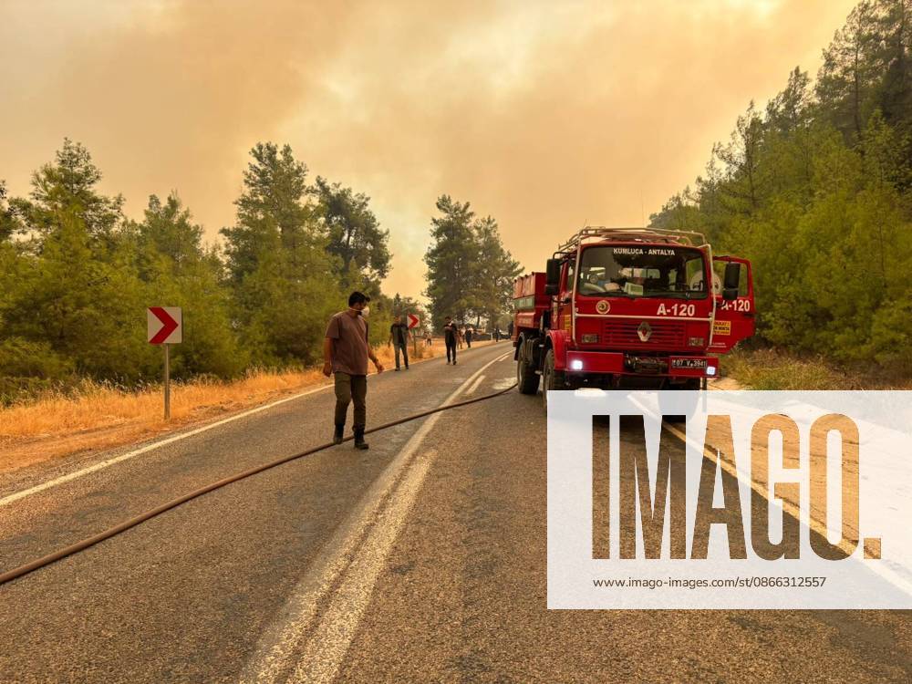 Firefighting continues against forest fire in Antalya ANTALYA, TURKIYE - SEPTEMBER 8: Firefighting teams work from the air and ground to extinguish a forest fire that broke out in Kumluca district and spread across a wide area in Antalya, Turkiye, on September 8, 2026. Mehmet Cakmak Anadolu Antalya Turkey. Editorial use only. Please get in touch for any other usage.