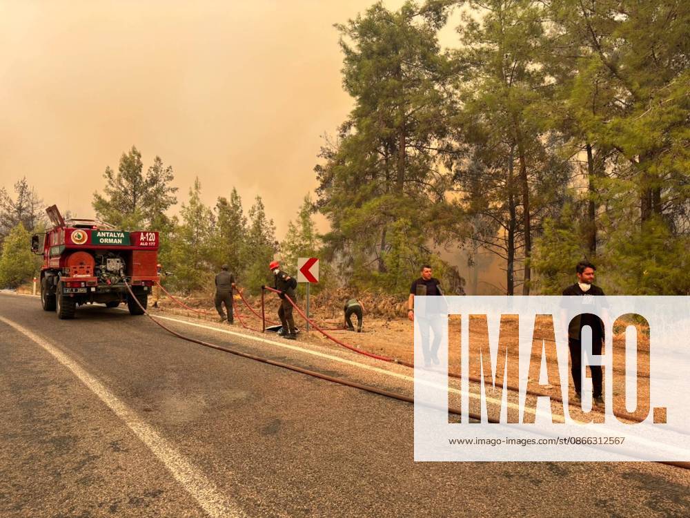 Firefighting continues against forest fire in Antalya ANTALYA, TURKIYE - SEPTEMBER 8: Firefighting teams work from the air and ground to extinguish a forest fire that broke out in Kumluca district and spread across a wide area in Antalya, Turkiye, on September 8, 2026. Mehmet Cakmak Anadolu Antalya Turkey. Editorial use only. Please get in touch for any other usage.