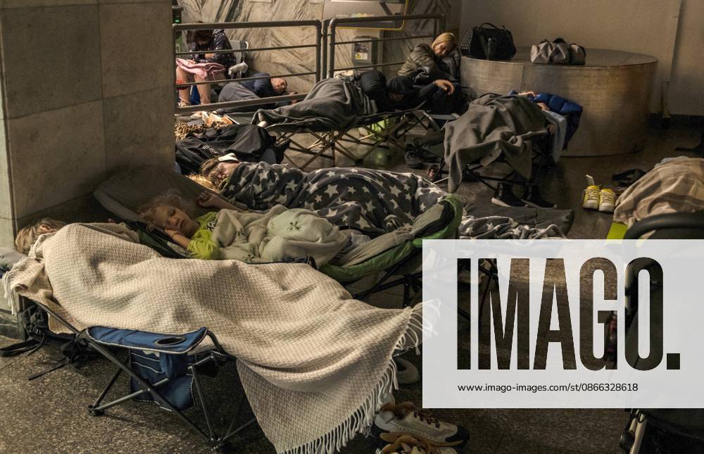 Ukrainians shelter during a massive missile attack in Kyiv, Ukraine on the morning of September 8, 2026. This follows the visit of a U.S. convoy to Moscow and Ukraine in an attempt to initiate peace talks. - ZUMAj167 20260908_new_j167_002