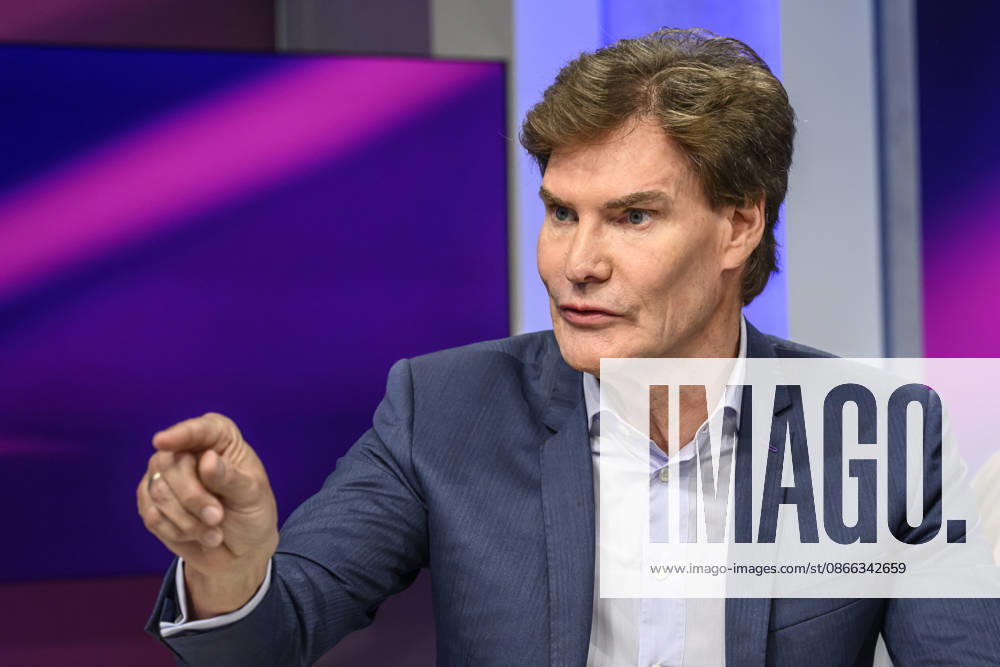 From left: Carsten Maschmeyer, entrepreneur, demonstrates, explains, GER, Berlin, studio, guest on – Maischberger, political talk show, TV, program, hosted by – Sandra Maischberger, Das Erste, from Adlershof – At Studio 20, September 8, 2026,