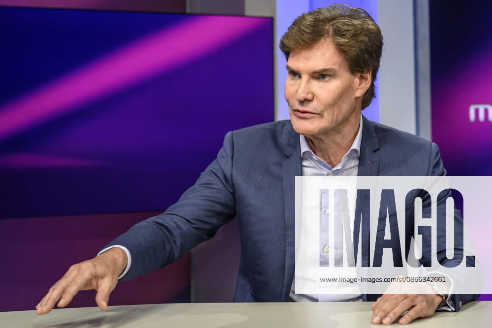 From left: Carsten Maschmeyer, entrepreneur, demonstrates, explains, GER, Berlin, studio, guest on – Maischberger, political talk show, TV, program, hosted by – Sandra Maischberger, Das Erste, from Adlershof – At Studio 20, September 8, 2026,