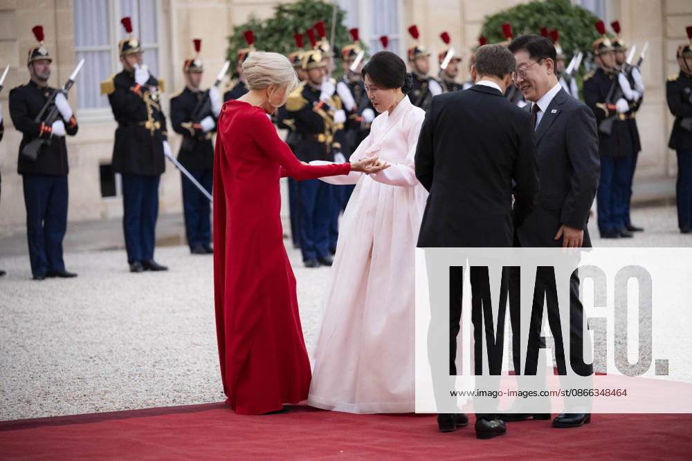 French State dinner for South Korea s President - Paris France s President Emmanuel Macron and his wife Brigitte Macron welcome South Korea s President Lee Jae Myung and his wife Kim Hye Kyung before for a State dinner organised by France s President Emmanuel Macron for South Korea s President Lee Jae Myung at the Elysee Presidential Palace, in Paris on September 8, 2026.Photo by Eliot Blondet ABACAPRESS.COM Paris France France