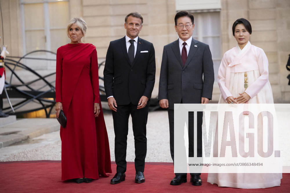 French State dinner for South Korea s President - Paris France s President Emmanuel Macron and his wife Brigitte Macron welcome South Korea s President Lee Jae Myung and his wife Kim Hye Kyung before for a State dinner organised by France s President Emmanuel Macron for South Korea s President Lee Jae Myung at the Elysee Presidential Palace, in Paris on September 8, 2026.Photo by Eliot Blondet ABACAPRESS.COM Paris France France