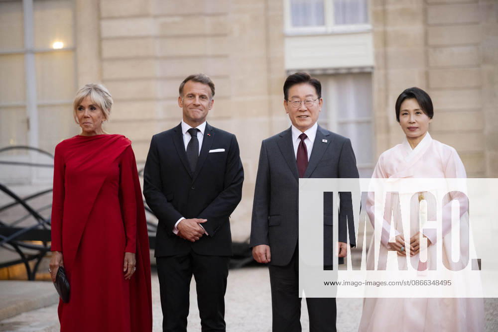 French State dinner for South Korea s President - Paris France s President Emmanuel Macron and his wife Brigitte Macron welcome South Korea s President Lee Jae Myung and his wife Kim Hye Kyung before for a State dinner organised by France s President Emmanuel Macron for South Korea s President Lee Jae Myung at the Elysee Presidential Palace, in Paris on September 8, 2026.Photo by Eliot Blondet ABACAPRESS.COM Paris France France